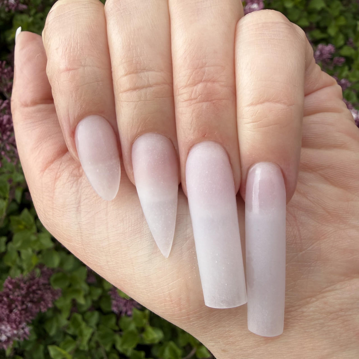 DeEnti carved nail detail capturing crisp edges and clean finish benefit