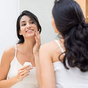 Delfanti-Milano face and neck application showing lifting and smoothing ritual