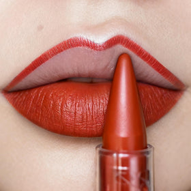 Depuplum dual-ended front view showing liner and lipstick for quick definition