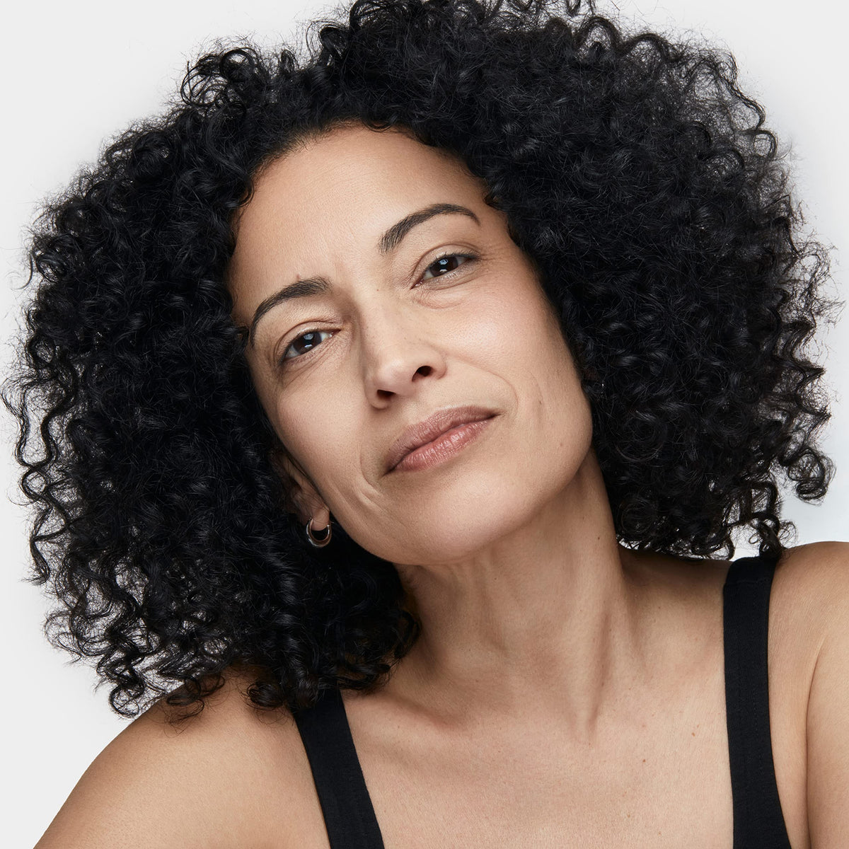 Dermablend lifestyle shot of woman applying foundation for natural finish