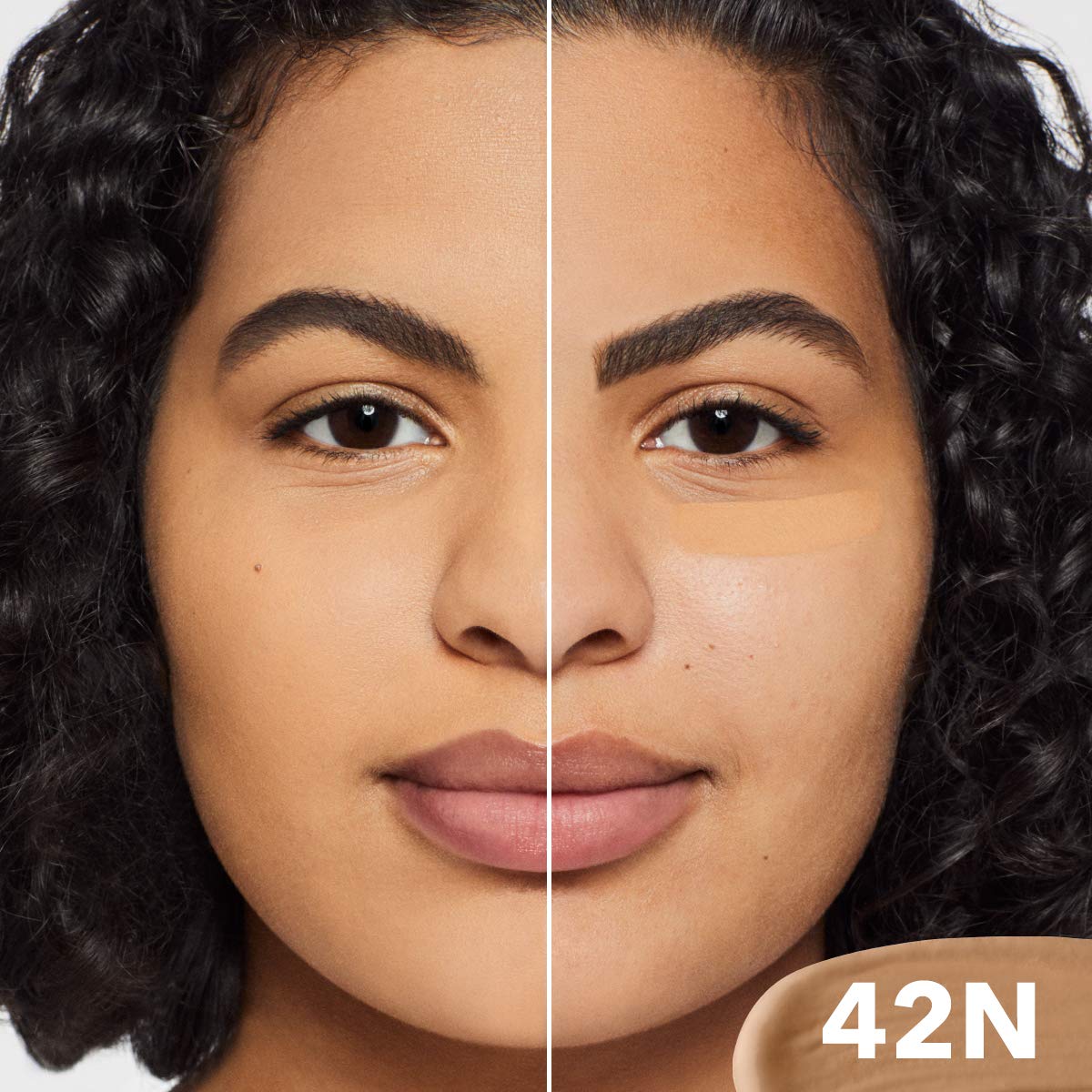 Dermablend applying under eye to reduce dark circles