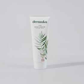 Dermaka cream texture closeup showing smooth consistency for hydration