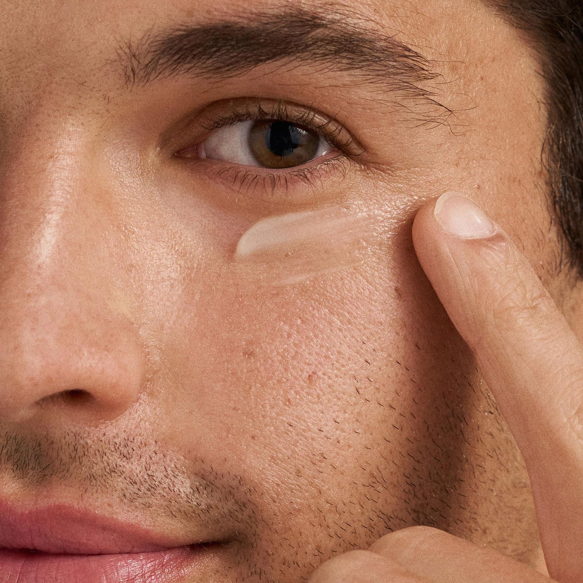 Dermalogica application demo on orbital bone for reduced puffiness