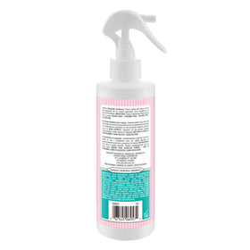 Dippity Do woman outdoors with defined curls showcasing long-lasting shine