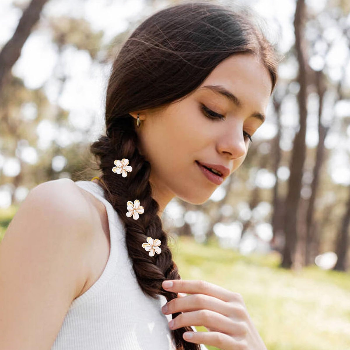 Dizila lifestyle shot of child wearing floral clips for playful charm