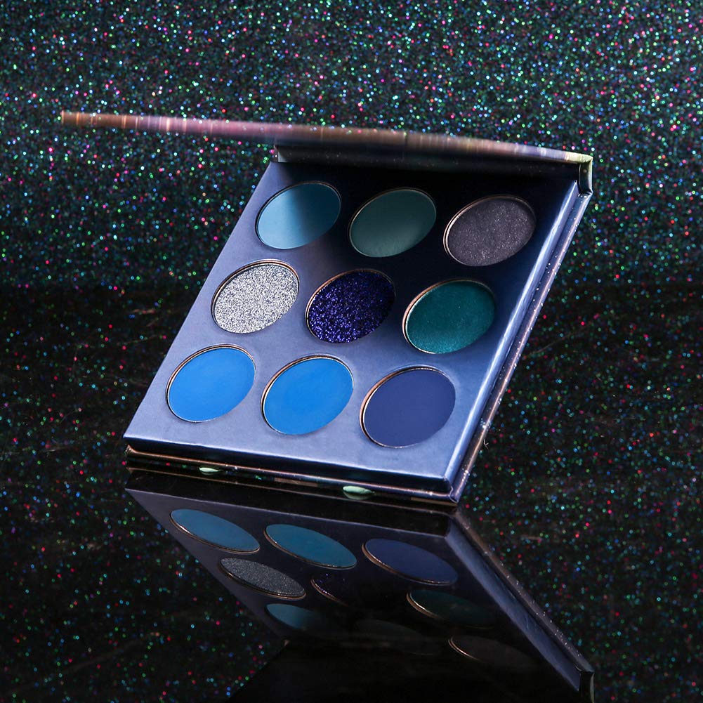 docolor compact inside a makeup bag illustrating travel-ready convenience
