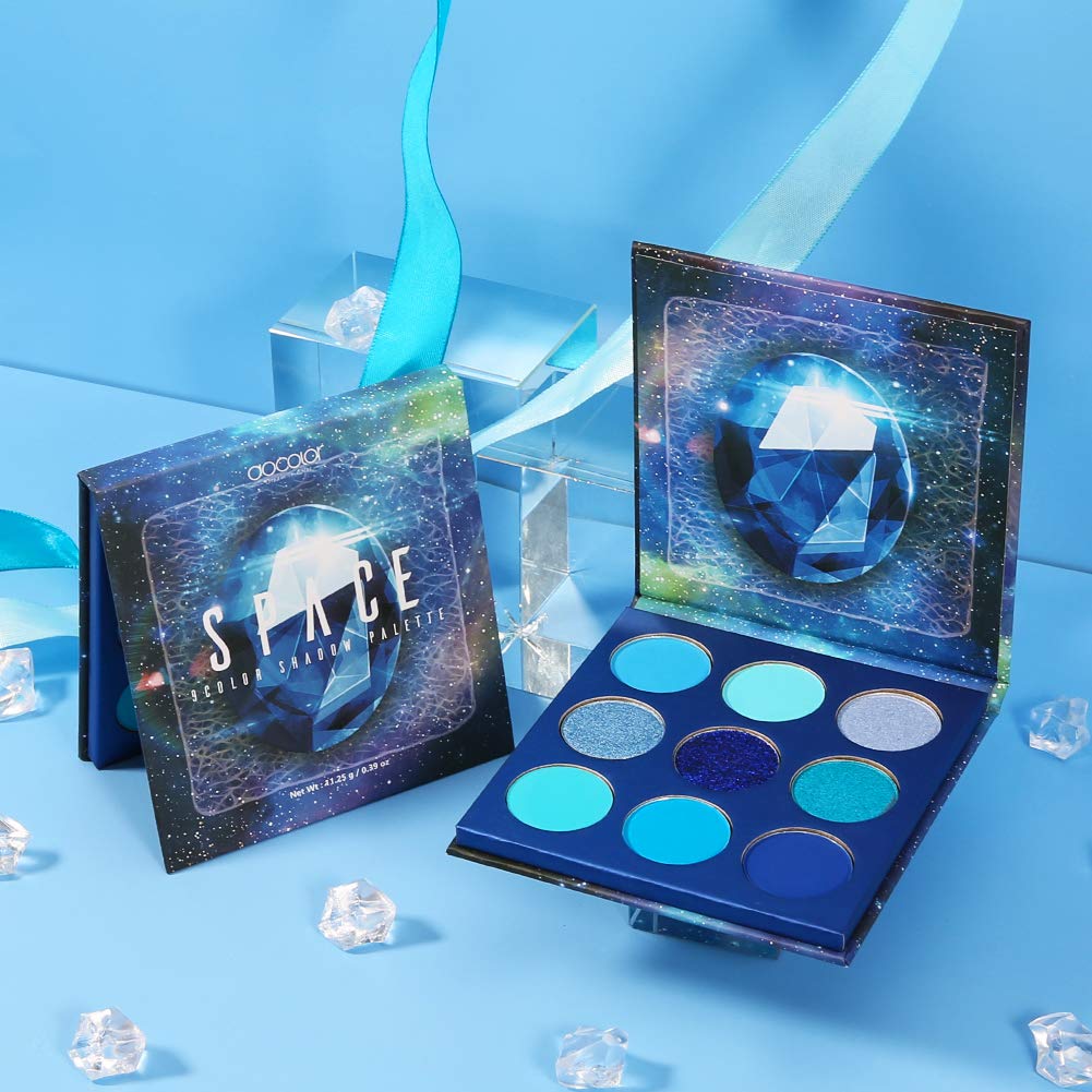 docolor model applying blue shimmer on lid demonstrating easy buildable color
