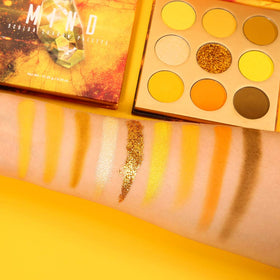 docolor close-up of shimmer texture showing reflective particles and smooth blendability