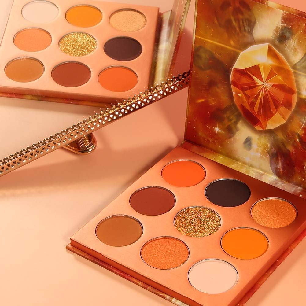 docolor hand holding palette to show compact size and portability