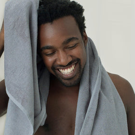 DOVE MEN + CARE charcoal and clay ingredients visual conveying purifying benefit