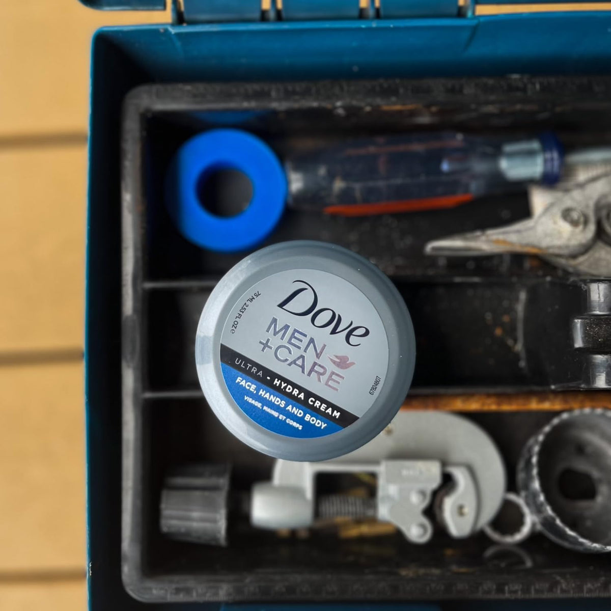 Dove Men+Care hand application demonstrating quick absorption and immediate hydration benefit