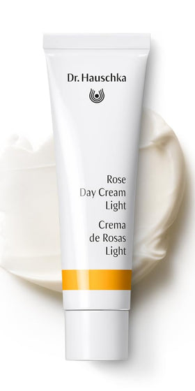 Dr. Hauschka cream texture swatch highlighting light absorbent finish