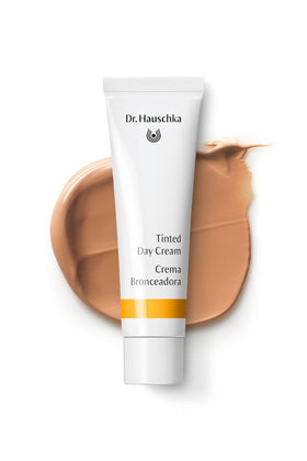 Dr. Hauschka creamy texture close-up demonstrating smooth hydration benefit