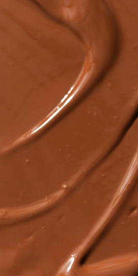Dr. Hauschka texture close-up highlighting smooth, blendable pigment finish
