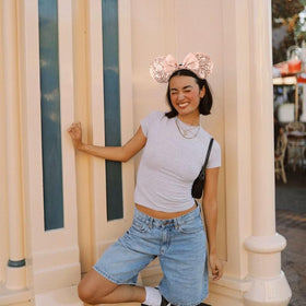 DRESHOW side profile showing headband fit and comfortable curve on head