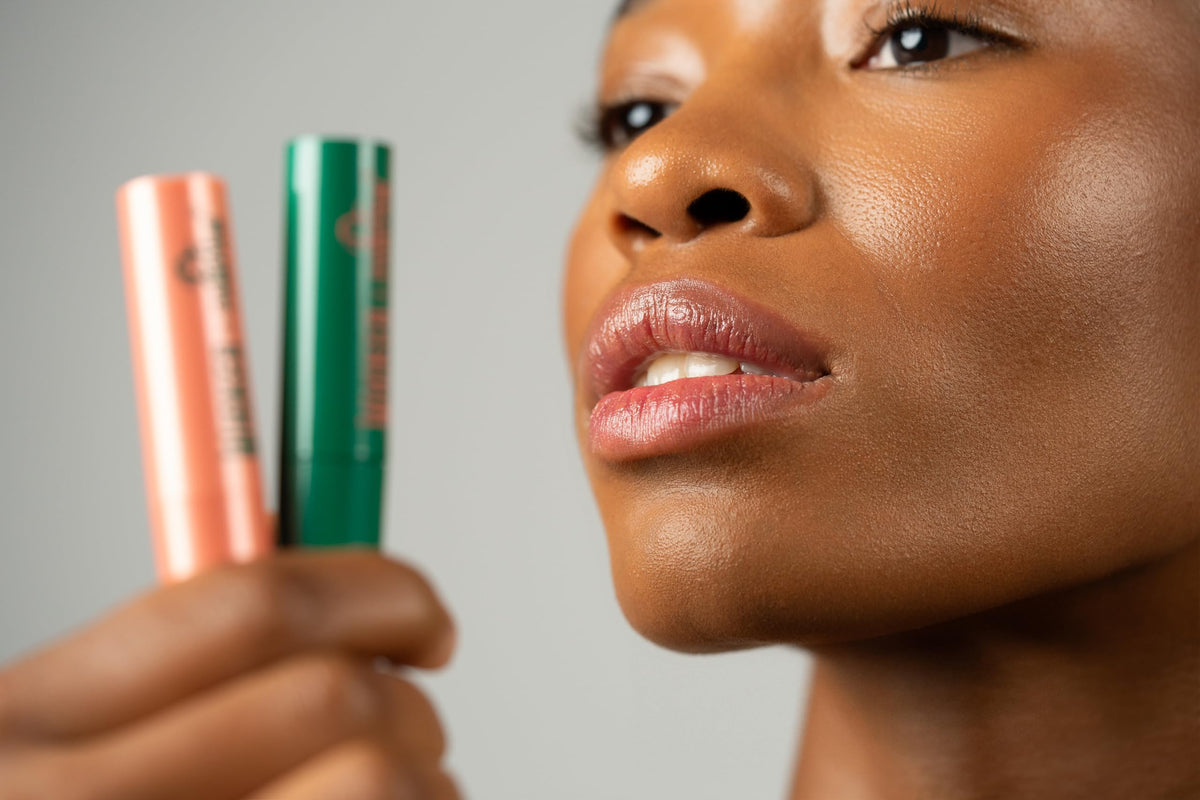 Dr. PAWPAW ORIGINAL BALM close-up of Glimmer shimmer particles highlighting luminous glow