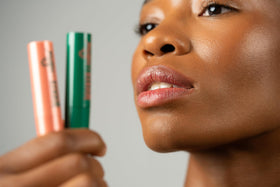 Dr. PAWPAW ORIGINAL BALM close-up of Glimmer shimmer particles highlighting luminous glow