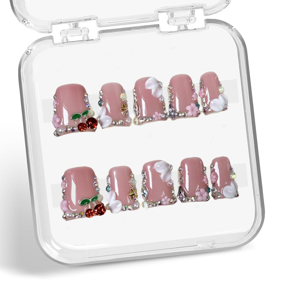 Duck front packaging showing 10pcs boxed set and size M benefit instant manicure