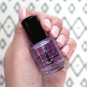 duri lifestyle manicure with durable gloss showing long-lasting shine benefit