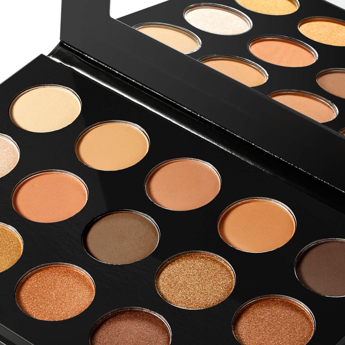 ecofavor DE'LANCI applied on model evening eye showing warm, wearable glow
