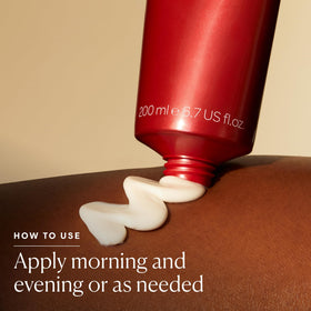 ELEMIS ingredient bottles with Macadamia and Monoi oils for nourishing benefits