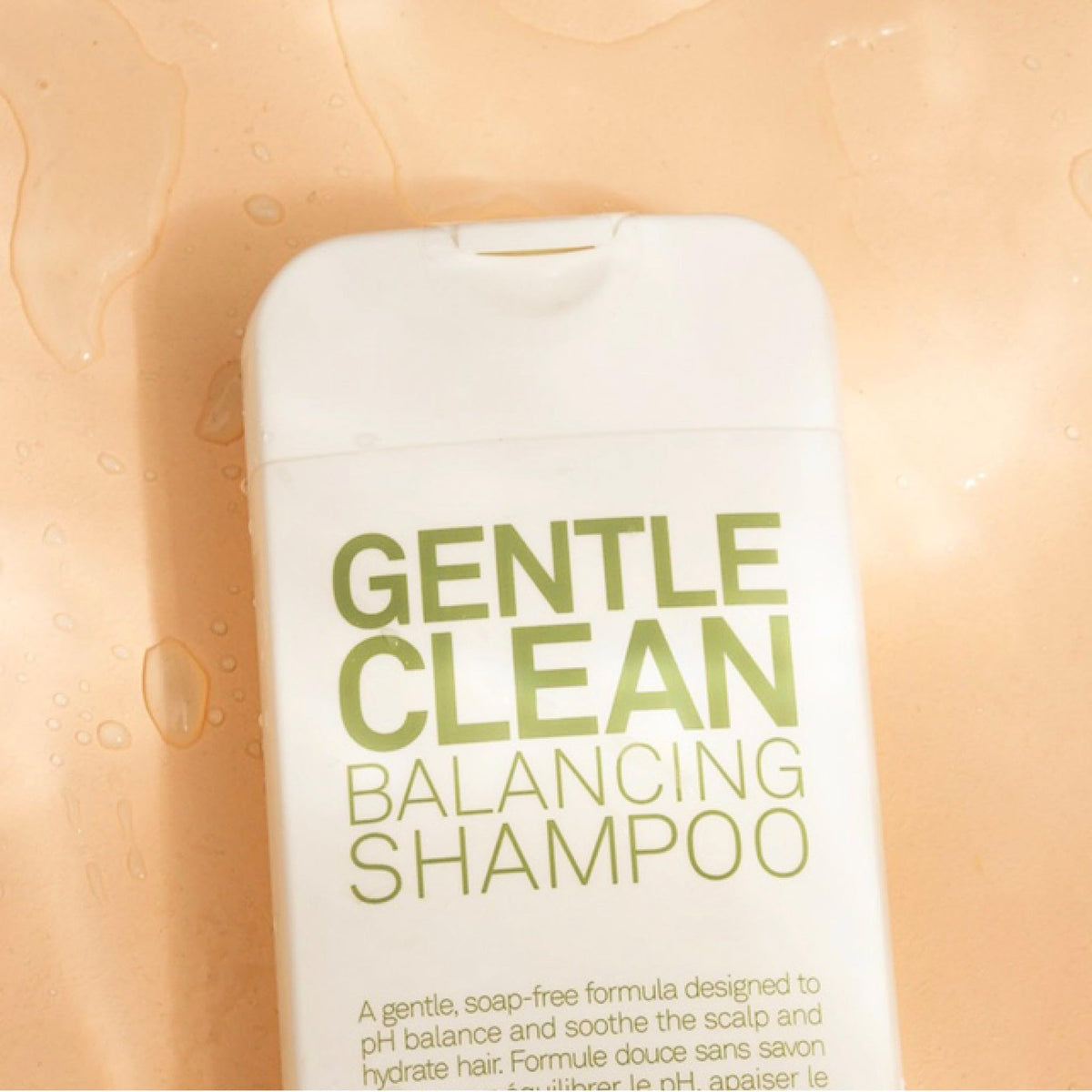 ELEVEN AUSTRALIA in-shower use with hands massaging scalp for effective buildup removal benefit