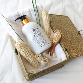 Elizavecca shampoo lather on wet hair demonstrating gentle foam