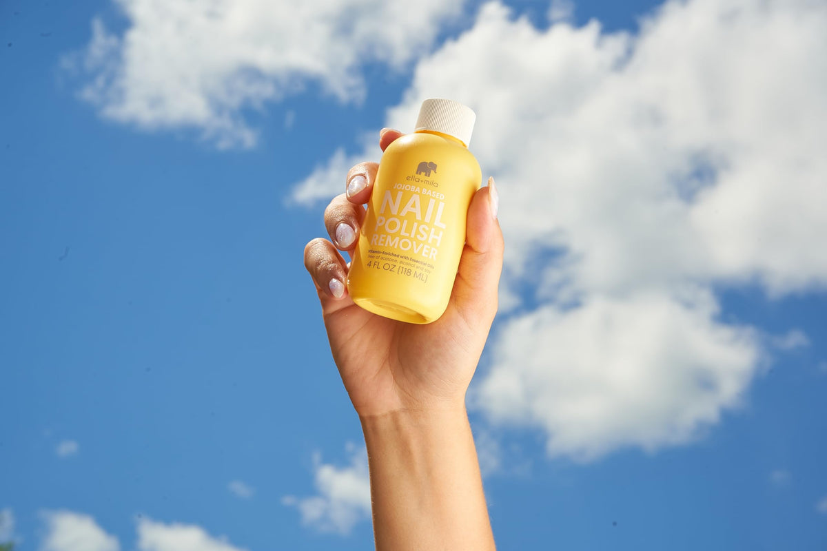 ella+mila ingredients flatlay showing vitamins A C E and nourishing benefit