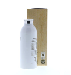 Eminence paste in hand demonstrating water-activated formula and easy control