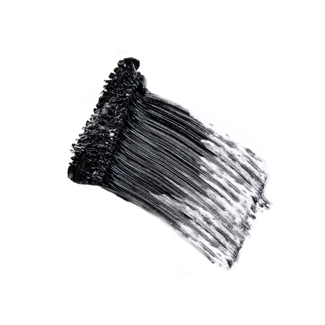 Ere Perez wand close-up separating lashes with precision for clean application