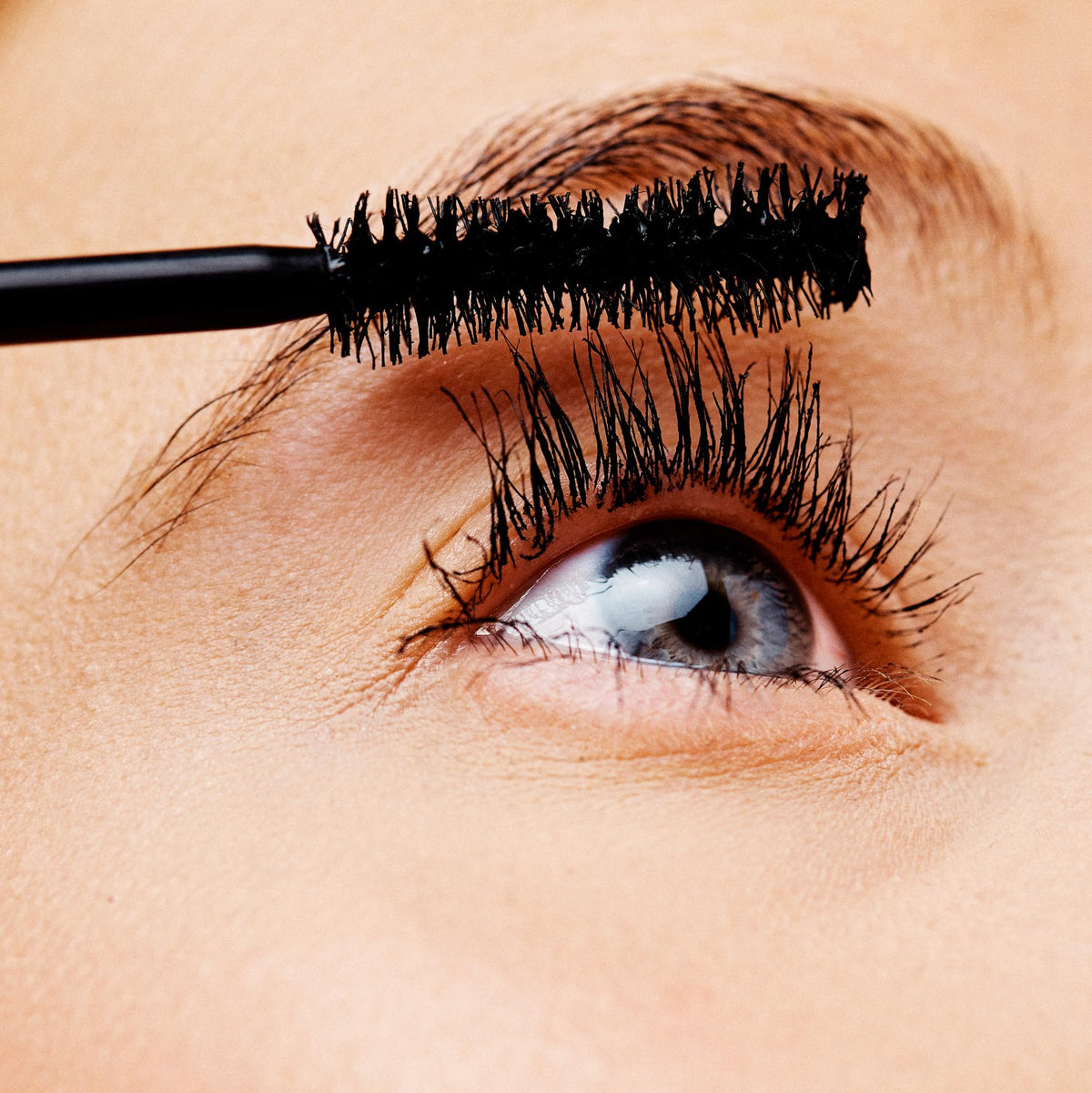 essence Cosmetics before-and-after lashes demonstrating visible volume and separation