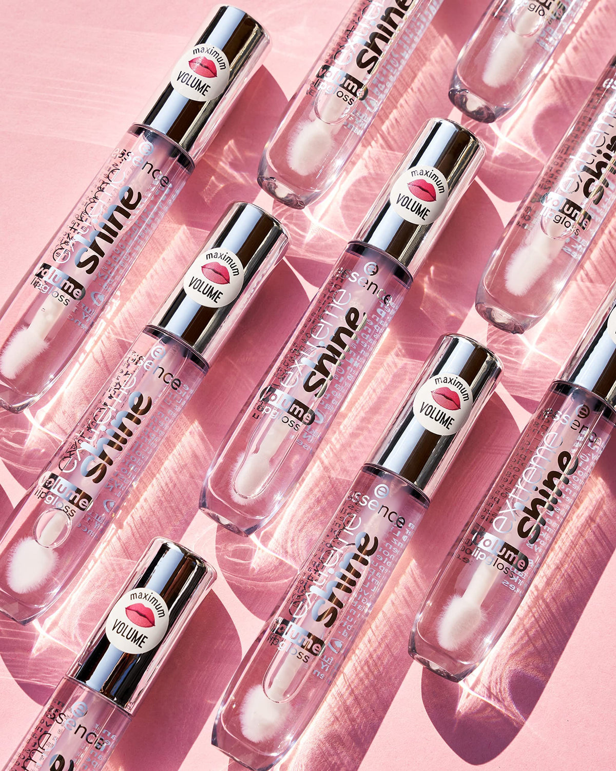 essence lifestyle in bag ready gloss illustrating everyday convenience and quick touch-ups