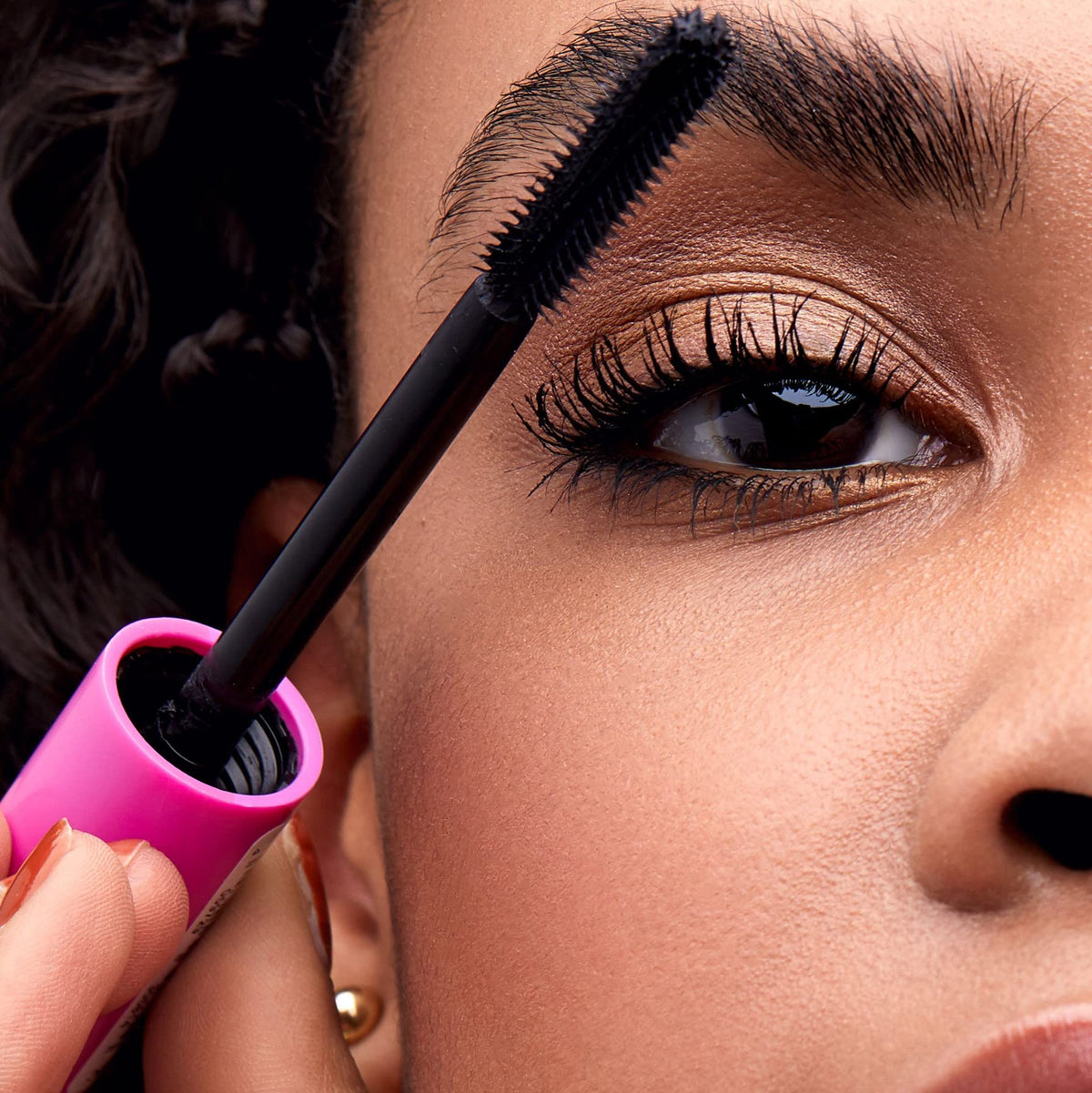 essence mascara before and after lashes comparison highlighting dramatic volume