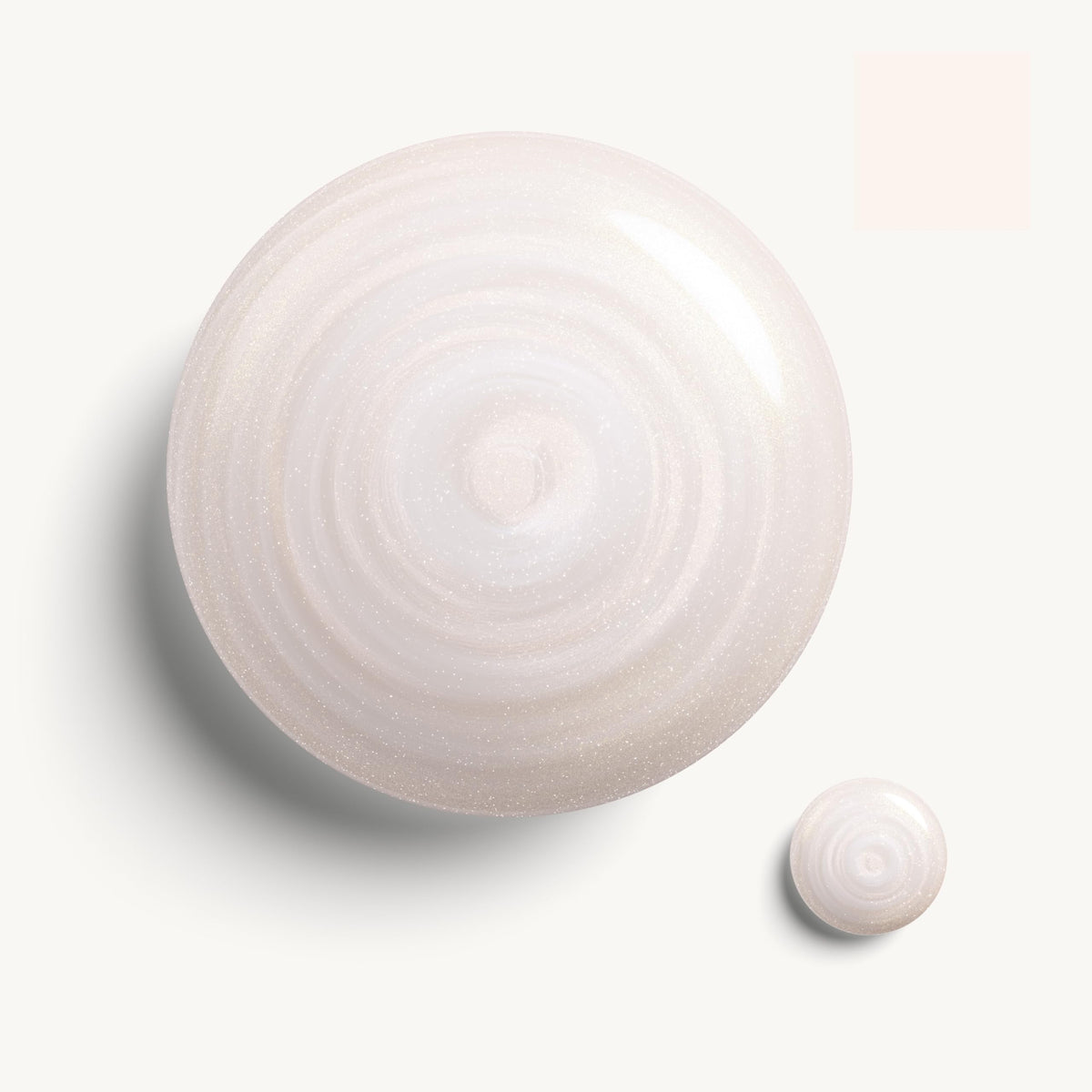 essie close-up of patented swirl-stem brush delivering smooth, even polish application