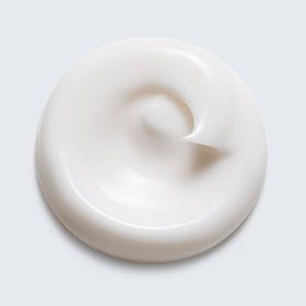 Estée Lauder Beautiful Magnolia applied on hands illustrating smooth, non-greasy hydration benefit