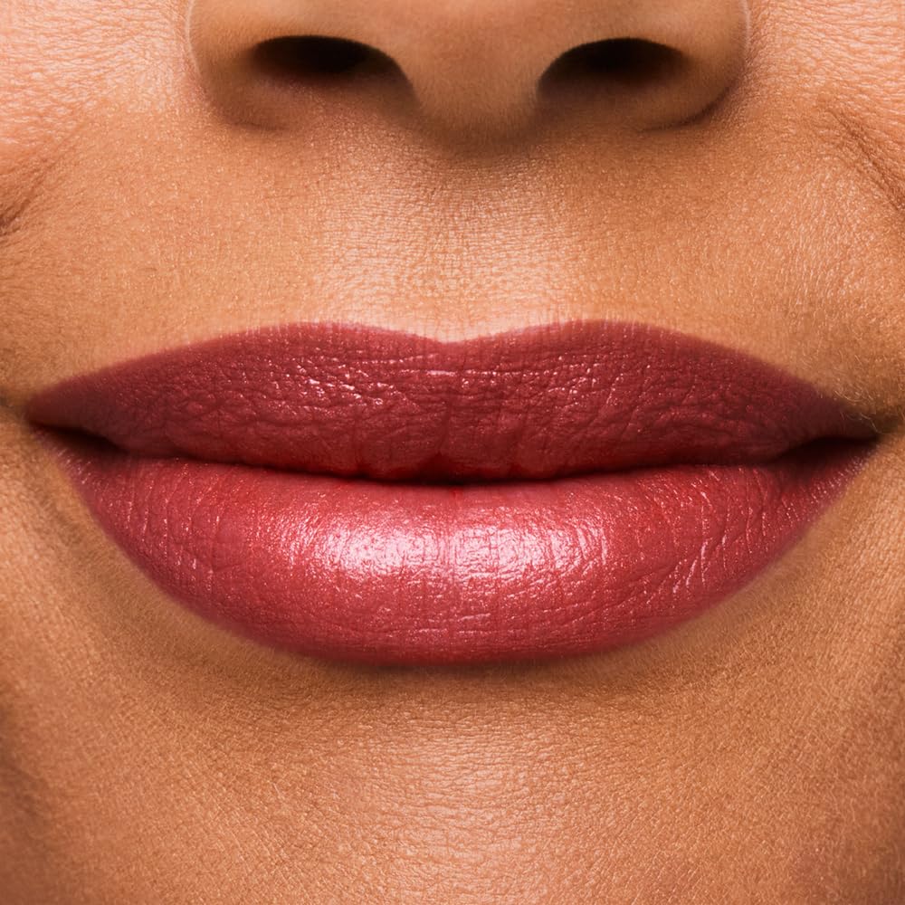 Estée Lauder bullet close-up revealing creamy texture and shimmer for smooth, precise application