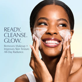 Estée Lauder jelly texture close-up highlighting lightweight, gel clarity