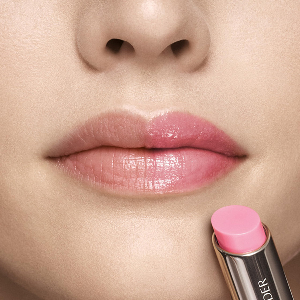 Estée Lauder Futurist HydraPlump twist-up applicator highlighting easy application benefit