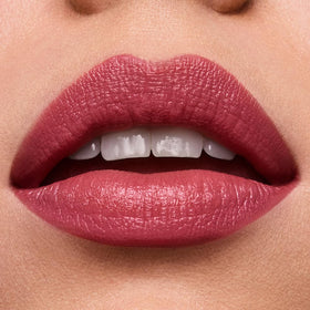 Estée Lauder ingredient oils close-up highlighting raspberry and meadowfoam oils for nourishment benefit