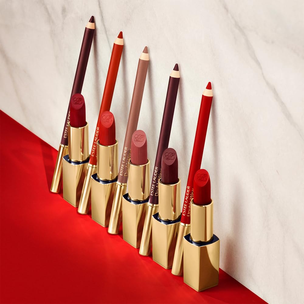Estée Lauder lip liner size and cap detail demonstrating standard sharpener compatibility and portability