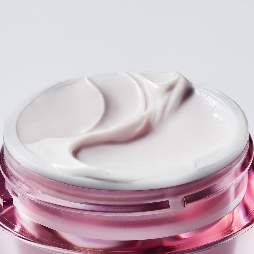 Estée Lauder open jar top view revealing creamy formula for overnight use