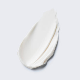 Estée Lauder boxed packaging label showing product details and brand assurance