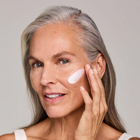 Estée Lauder close-up texture shot highlighting rich cream hydrating effect