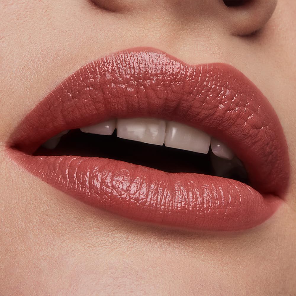 Estée Lauder 441 Rose Tea applied on lips in lifestyle setting enhancing natural color