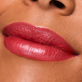 Estée Lauder swatch texture highlighting shimmer and creamy conditioning finish