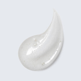 Estée Lauder creamy foam texture demonstrating gentle lather and cleansing benefit
