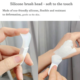 Etuanxi single-use masks in hand demonstrating compact, travel-ready convenience