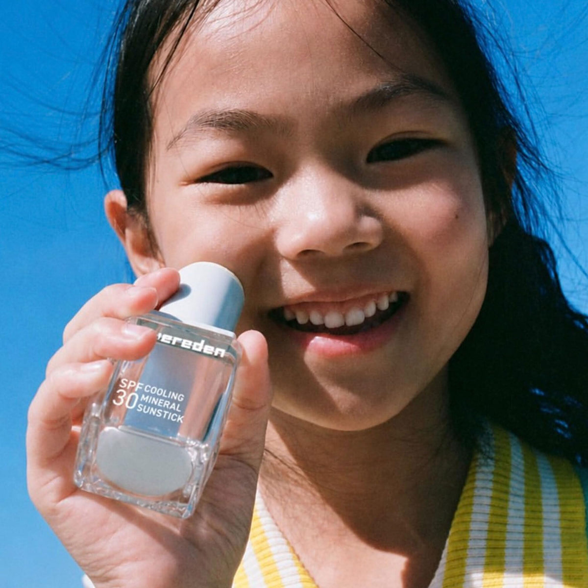 evereden beach bag lifestyle use displays on-the-go sun care and family-ready convenience benefit