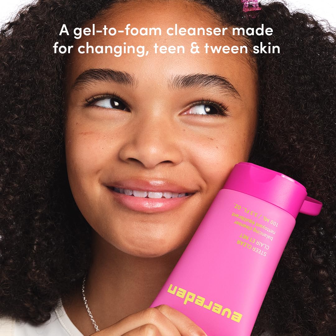 Evereden jelly cleanser texture close-up showing lightweight hydrating gel