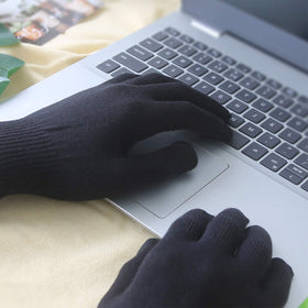 evridwear gloves worn overnight to boost moisturization